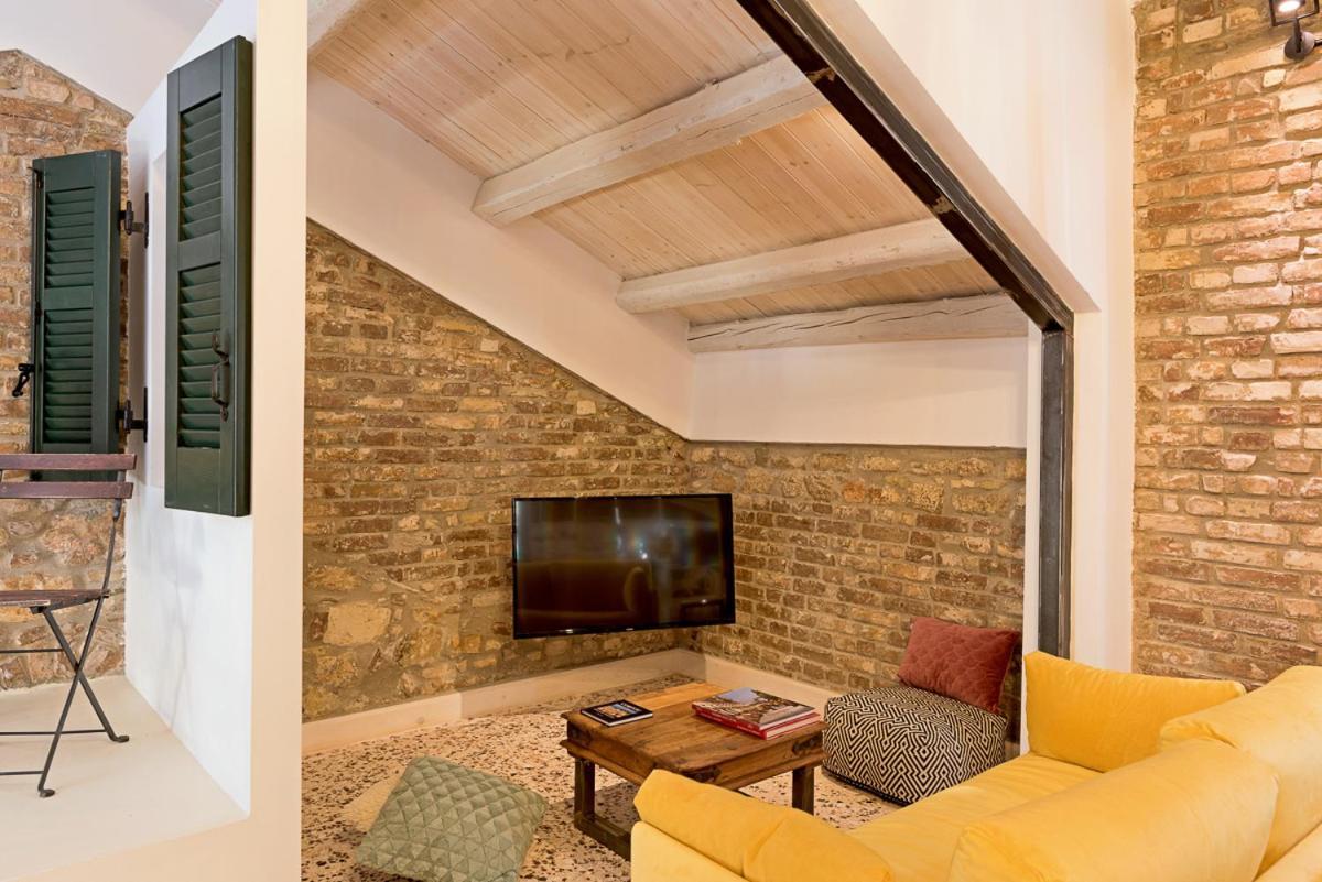 Agion Apostolon Loft! *